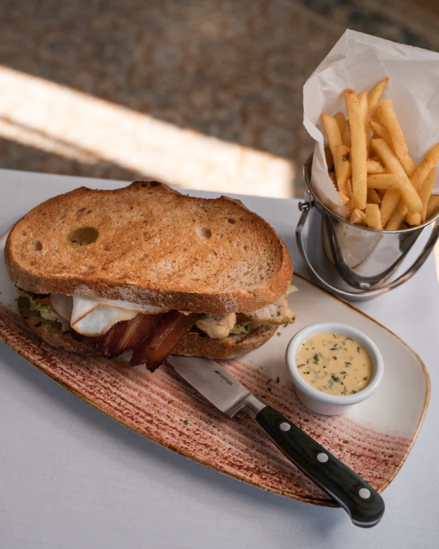Small plates but elevated classics 🍽️

Chef David’s curated menu at is made for sharing, pairing and slowing down over great food and perfectly poured drinks.

Join us and experience it for yourself.

#SmallPlates #BurhillGolfClub #SurreyDining #DiningExperience #TheBar